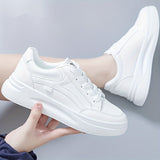 Chice weiße Sneakers mit leichtem Komfort