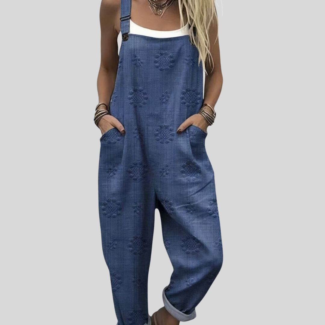 Latzhose Jeansblau mit Strukturtupfen von Lotte Berlin