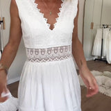 Circe - Spitzen-Camisolekleid mit V-Ausschnitt