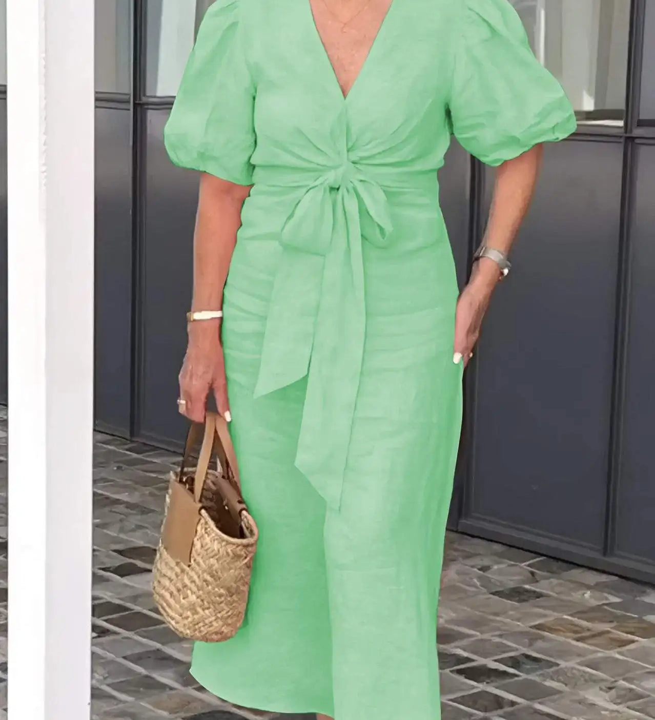 Lynora | Elegantes Midi-Kleid mit V-Ausschnitt