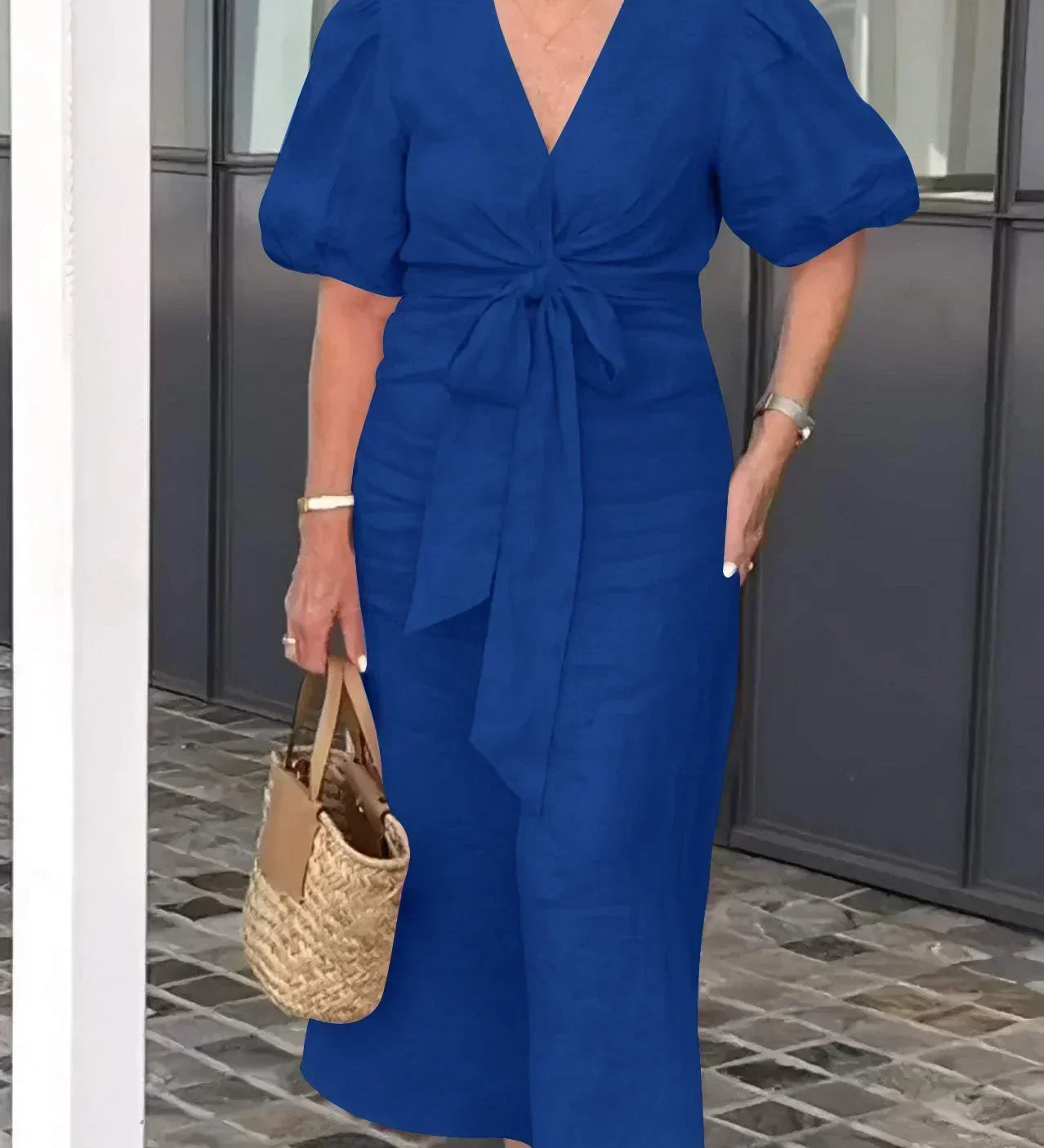 Lynora | Elegantes Midi-Kleid mit V-Ausschnitt