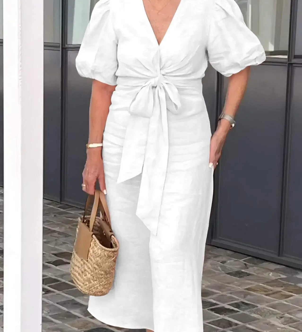 Lynora | Elegantes Midi-Kleid mit V-Ausschnitt