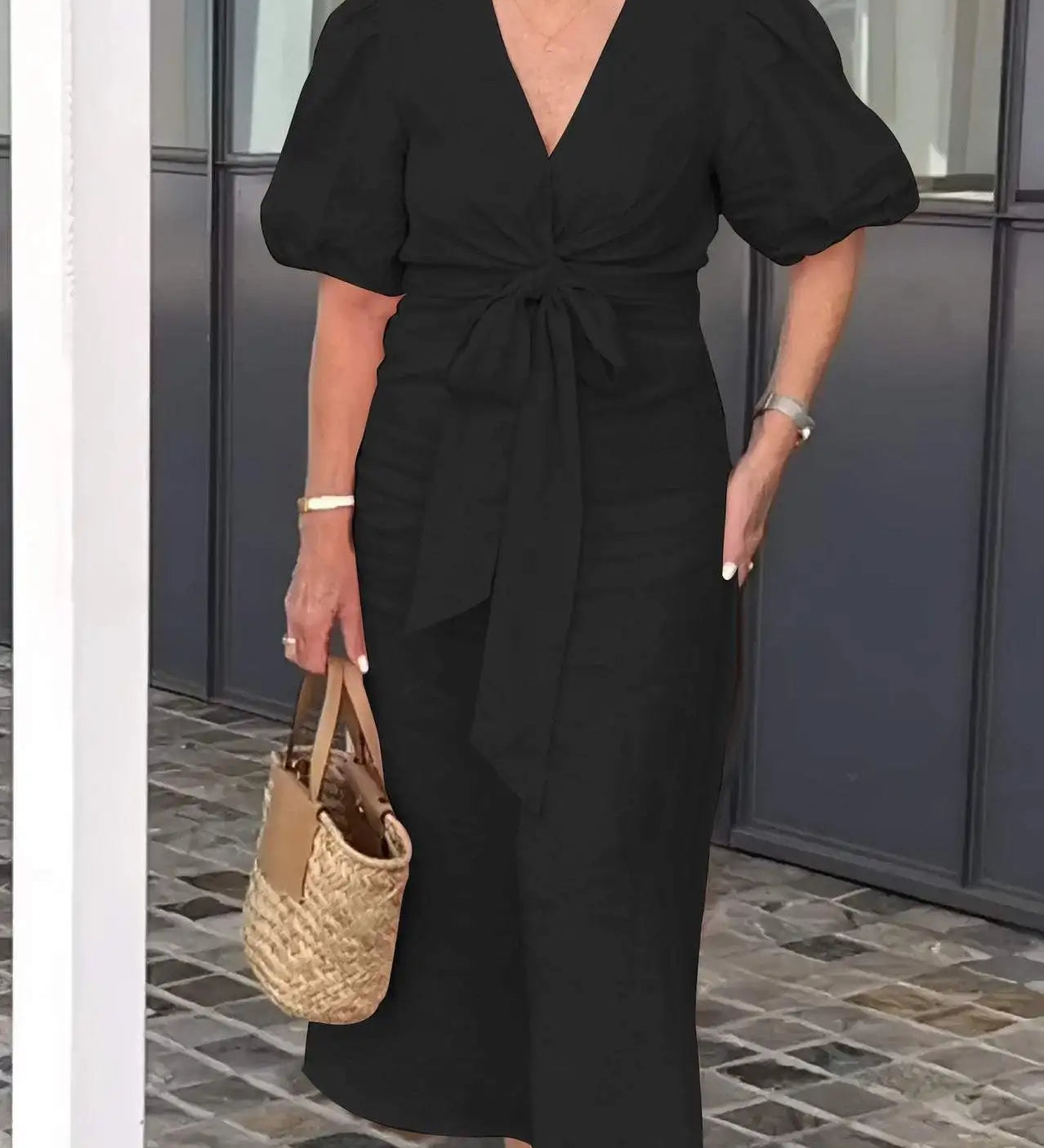 Lynora | Elegantes Midi-Kleid mit V-Ausschnitt