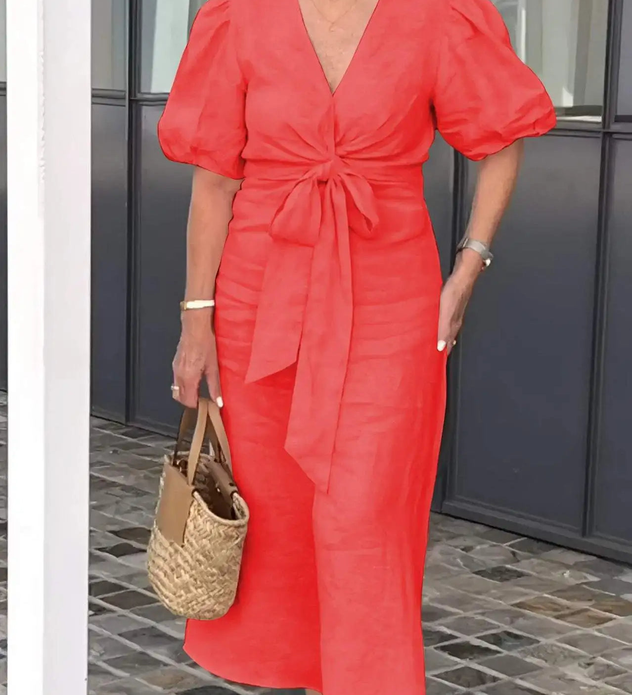 Lynora | Elegantes Midi-Kleid mit V-Ausschnitt
